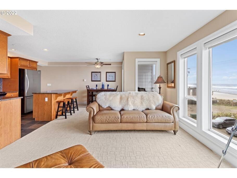 Rockaway Oceanview Condo,Steps To The Beach & Downtown,W&D, Wifi ロックアウェイ・ビーチ エクステリア 写真