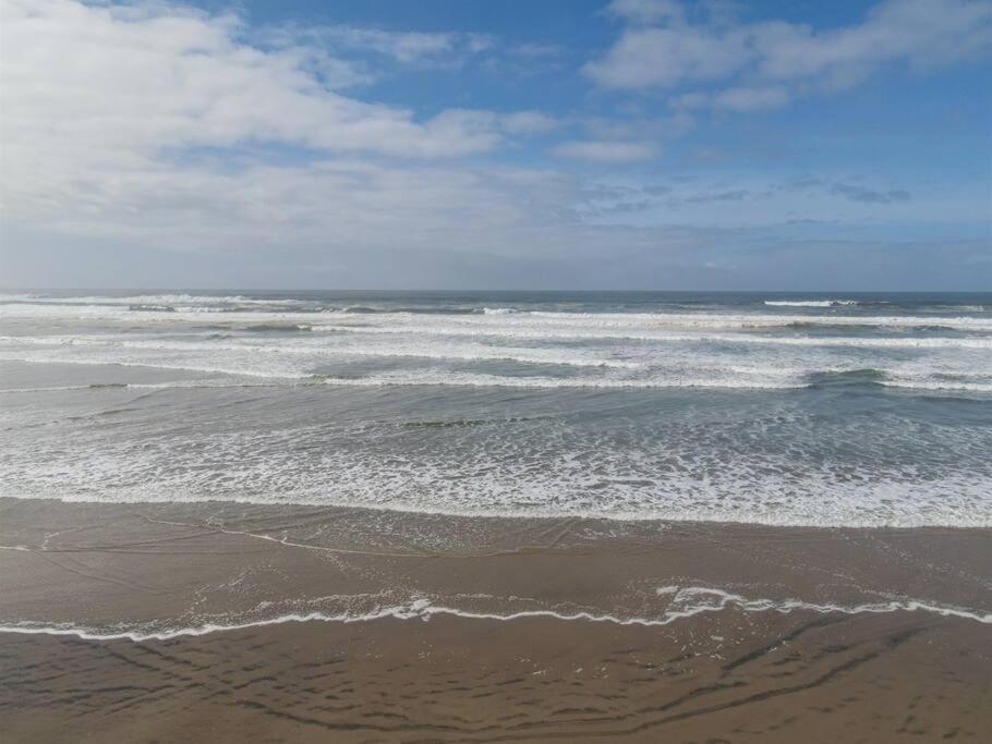 Rockaway Oceanview Condo,Steps To The Beach & Downtown,W&D, Wifi ロックアウェイ・ビーチ エクステリア 写真