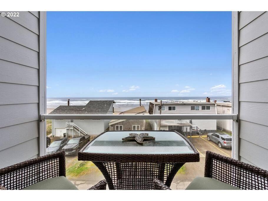Rockaway Oceanview Condo,Steps To The Beach & Downtown,W&D, Wifi ロックアウェイ・ビーチ エクステリア 写真