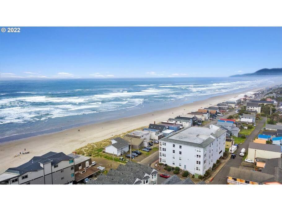 Rockaway Oceanview Condo,Steps To The Beach & Downtown,W&D, Wifi ロックアウェイ・ビーチ エクステリア 写真