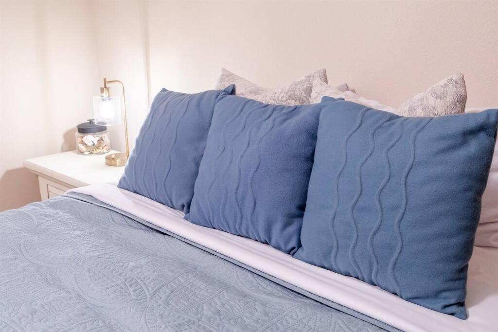 Rockaway Oceanview Condo,Steps To The Beach & Downtown,W&D, Wifi ロックアウェイ・ビーチ エクステリア 写真