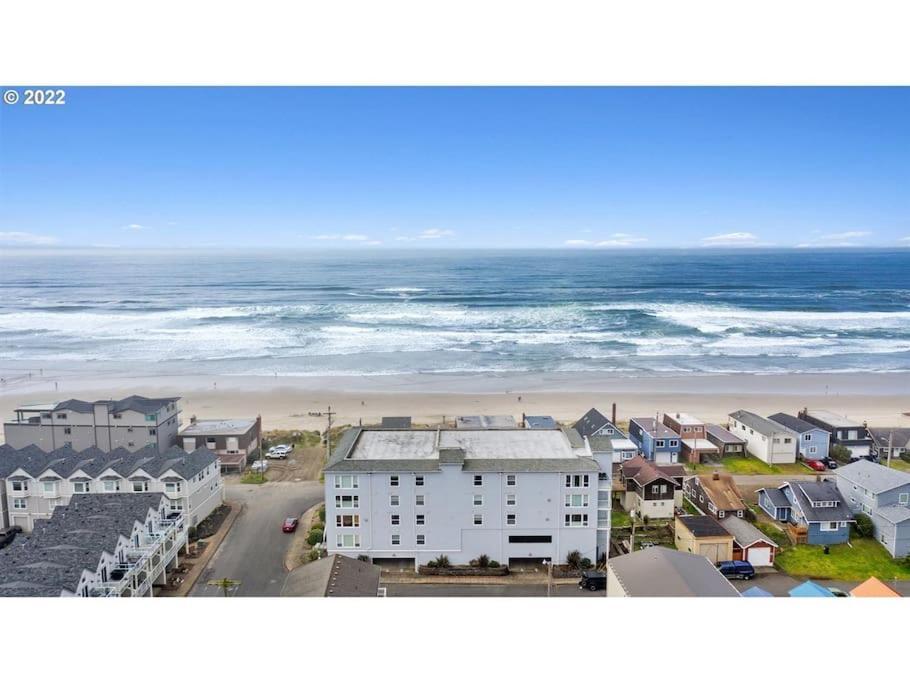 Rockaway Oceanview Condo,Steps To The Beach & Downtown,W&D, Wifi ロックアウェイ・ビーチ エクステリア 写真